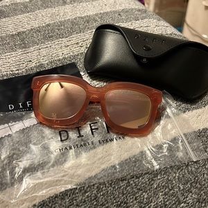 Diff Oyster pink cherry blossom mirrored sunglasses “Carson”